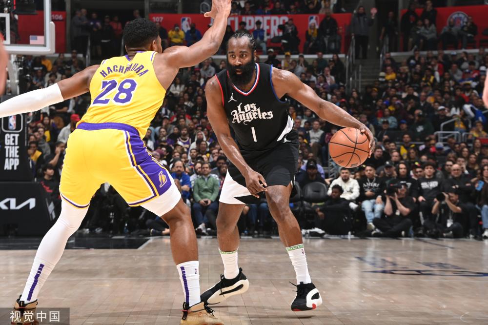 着巨大的压 着巨大的压