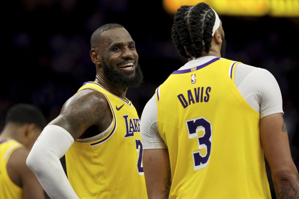 同时强调自 同时强调自