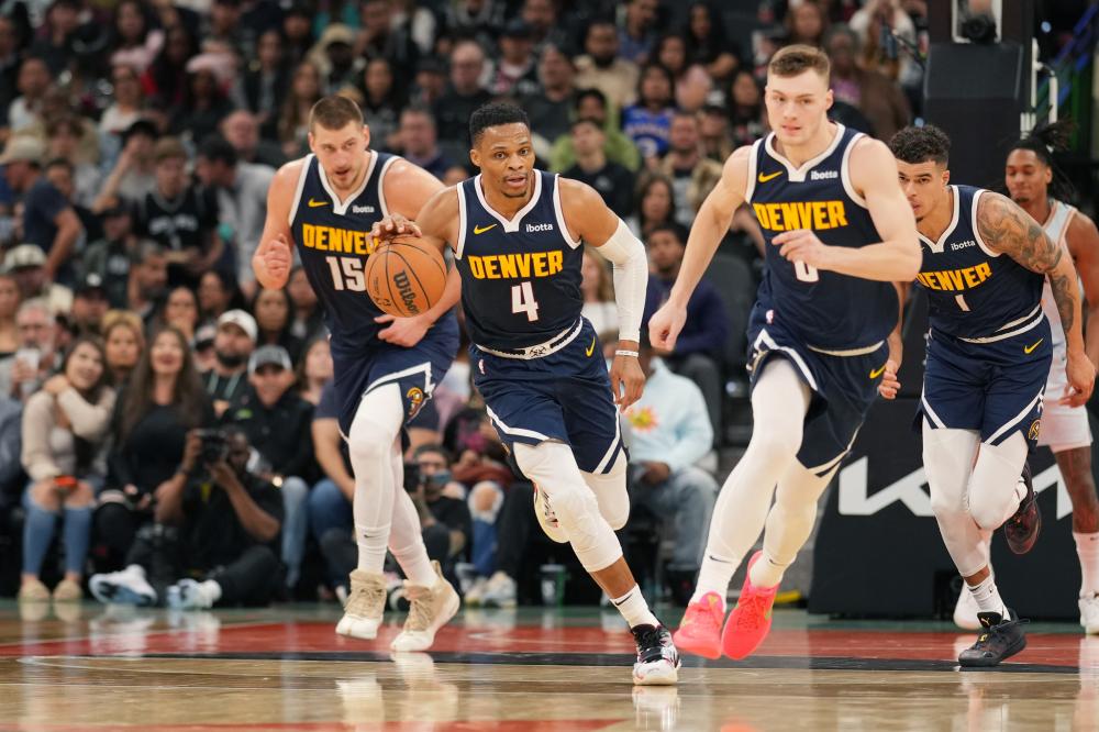 通过频繁的 通过频繁的