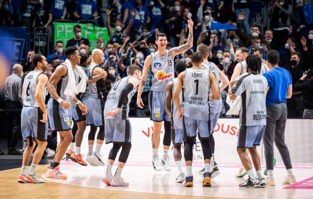 避免三人同 避免三人同